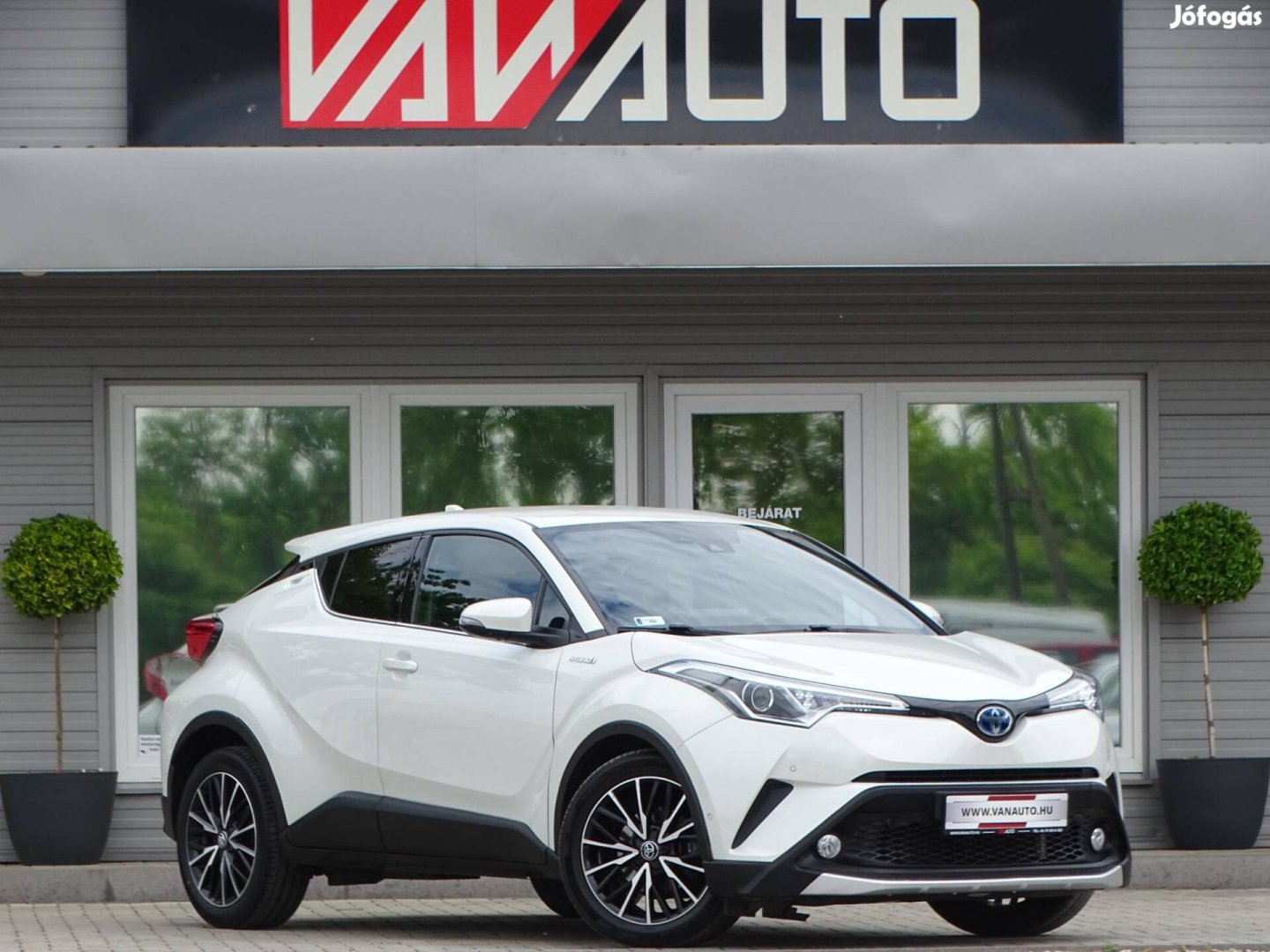 Toyota C-HR 1.8 Hybrid Executive e-CVT 1.Tulaj-...