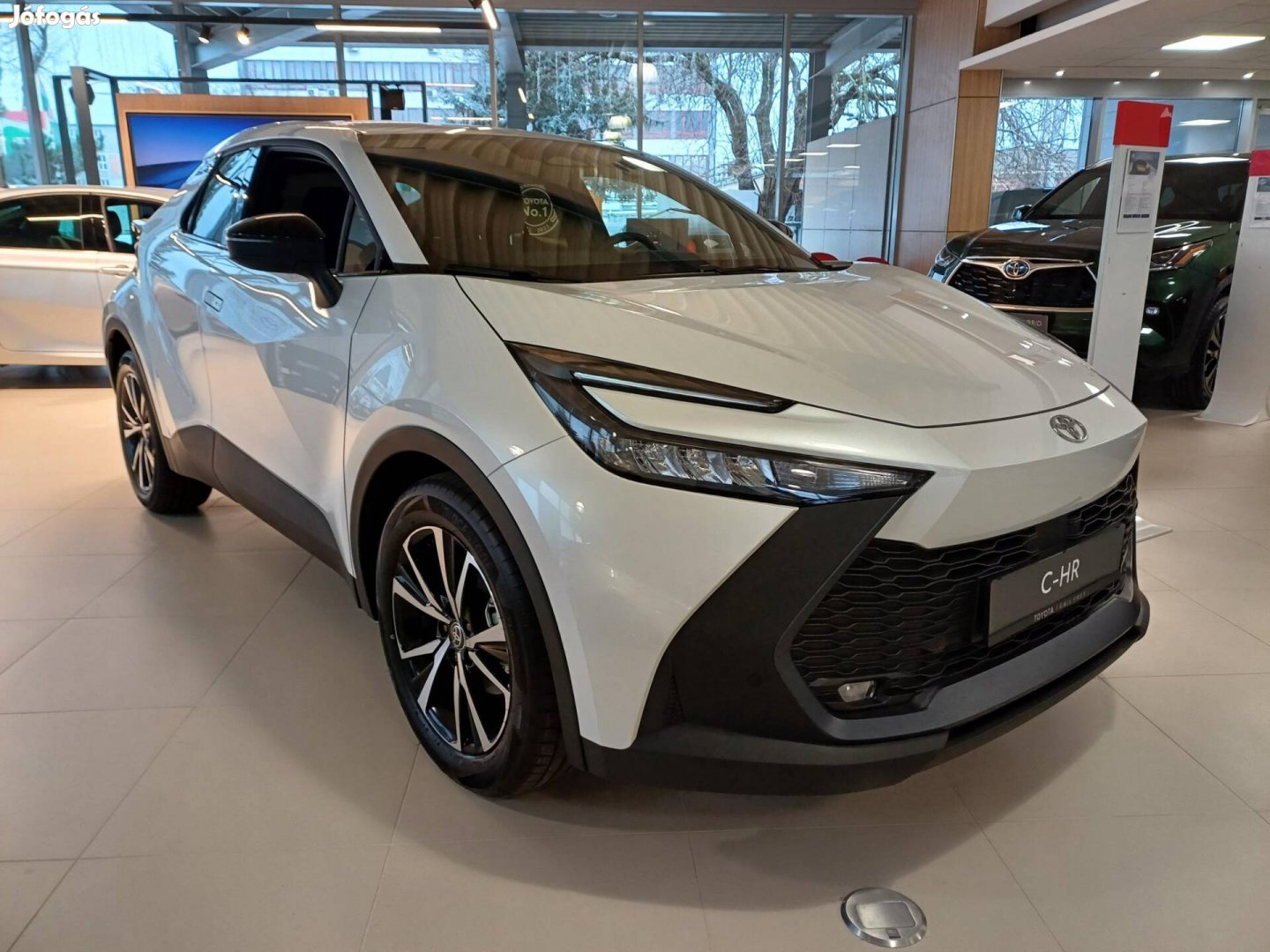 Toyota C-HR 1.8 Hybrid Style e-CVT Készletről!