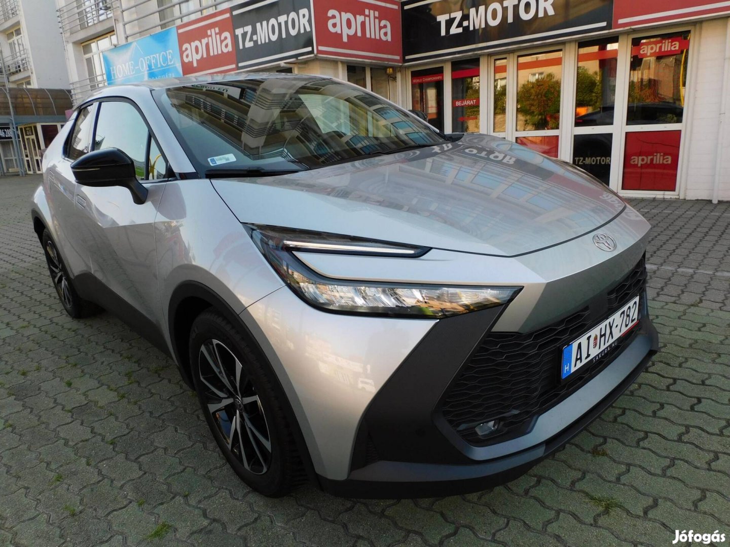 Toyota C-HR 1.8 Hybrid Style e-CVT Magyarország...