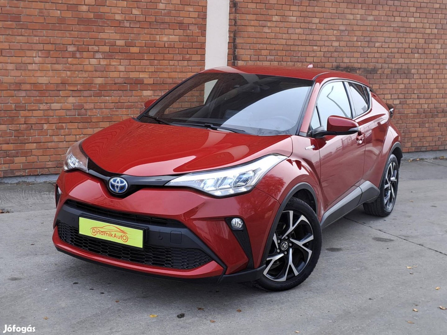 Toyota C-HR 2.0 Hybrid Style e-CVT Távtartó-NAV...