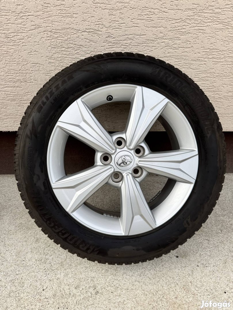 Toyota C-HR gyári alufelni garnitúra téli gumival