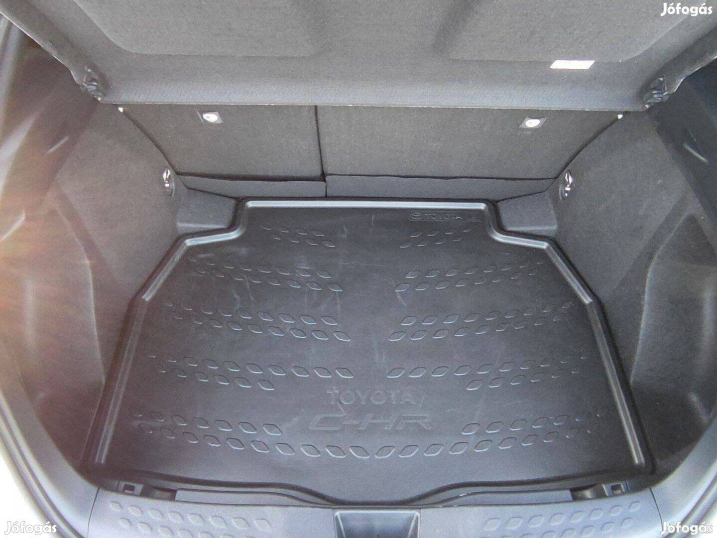 Toyota C-HR gyári csomagtértálca