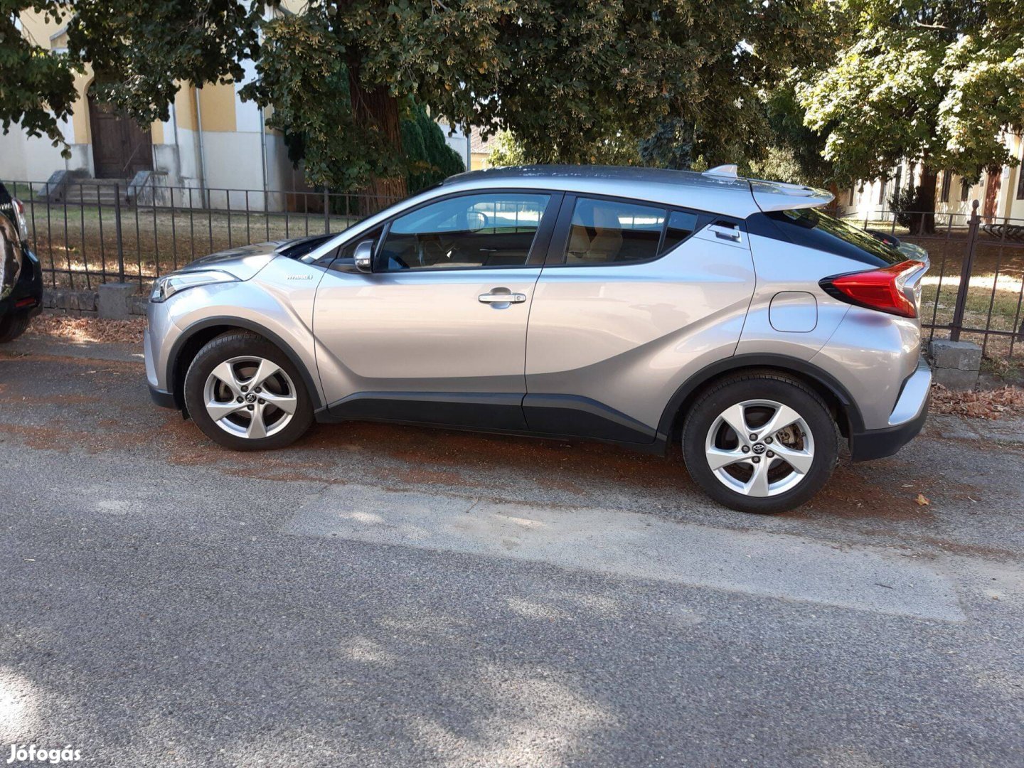 Toyota C-HR hibrid, automata sebváltó,85000km, 1,8-as eladó