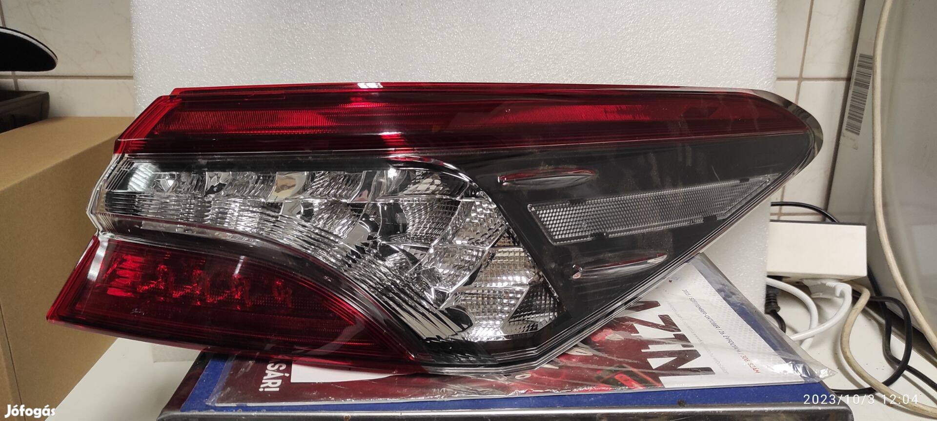 Toyota Camry Hybrid hátsólámpa jobb külső 2017- LED