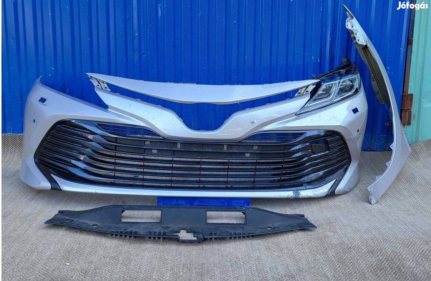 Toyota Camry VIII 8 XV70 gyári 5329533130 lökhárító, zárhíd takaró