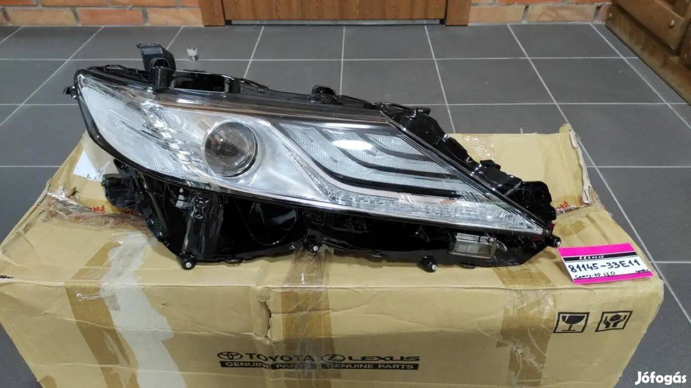 Toyota Camry VIII jobb első led fényszóró lámpa