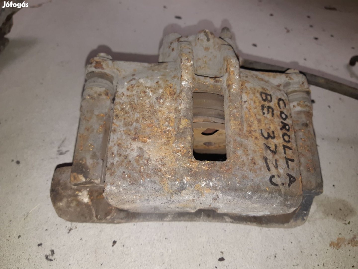 Toyota Corolla 00-06 Bal Első Féknyereg