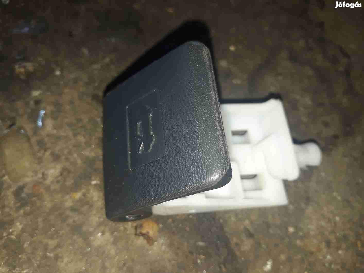 Toyota Corolla 00-06 Motorháztető Nyitó