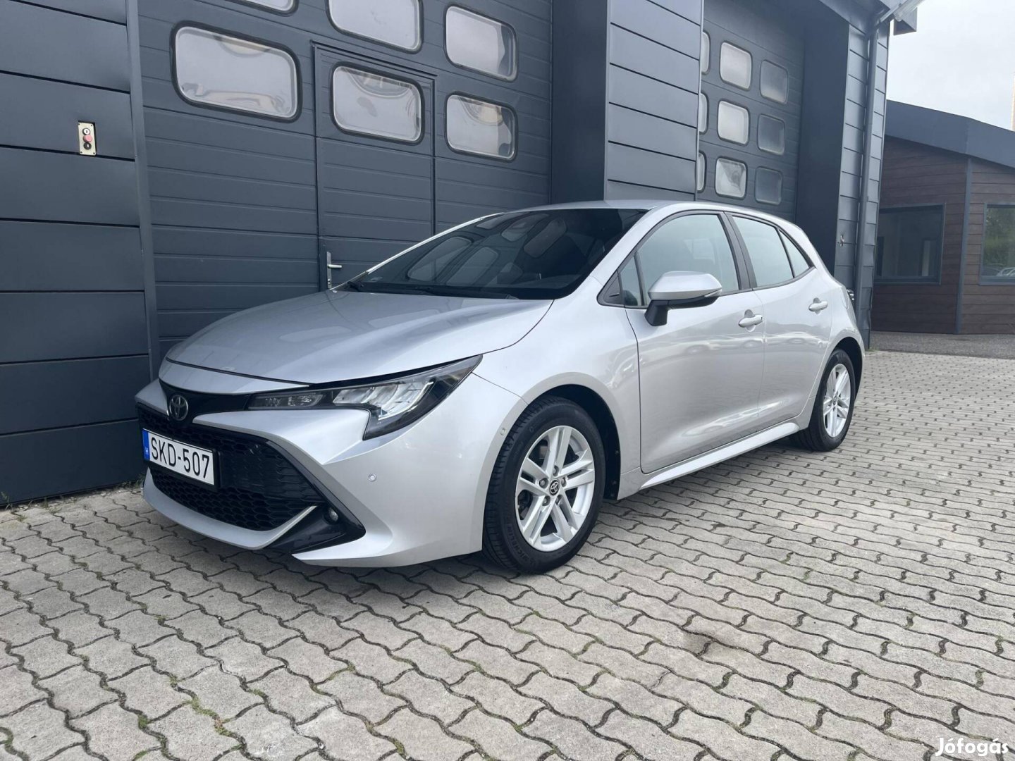 Toyota Corolla 1.2T Comfort Tech Szervizkönyv /...