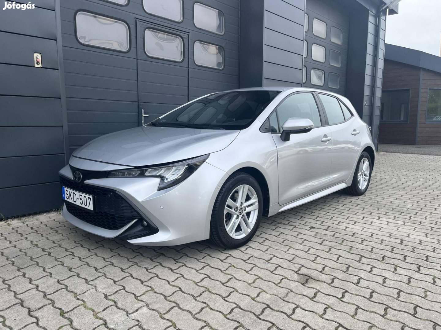 Toyota Corolla 1.2T Comfort Tech Szervizkönyv /...