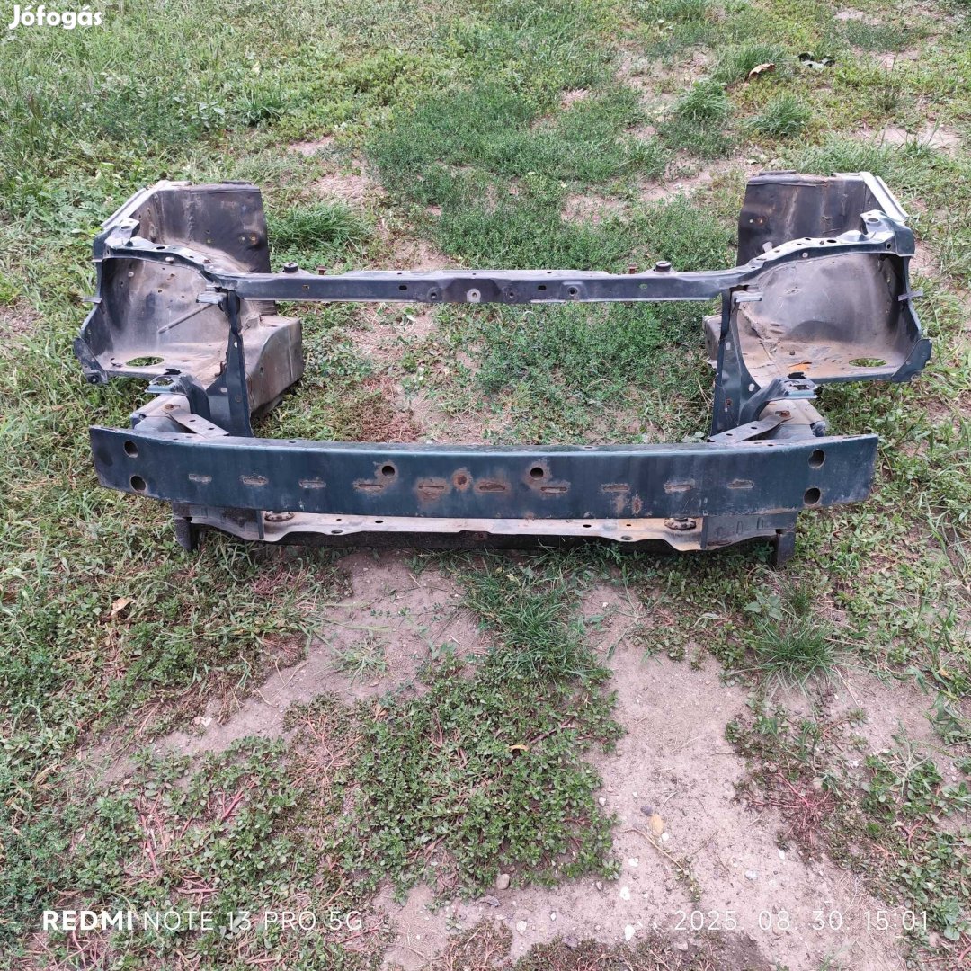 Toyota Corolla 1, 4 vvti homlokfal.