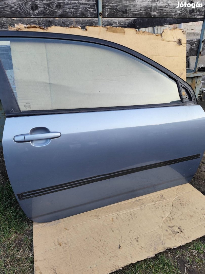 Toyota Corolla 1, 4 vvti jobb első ajtó.