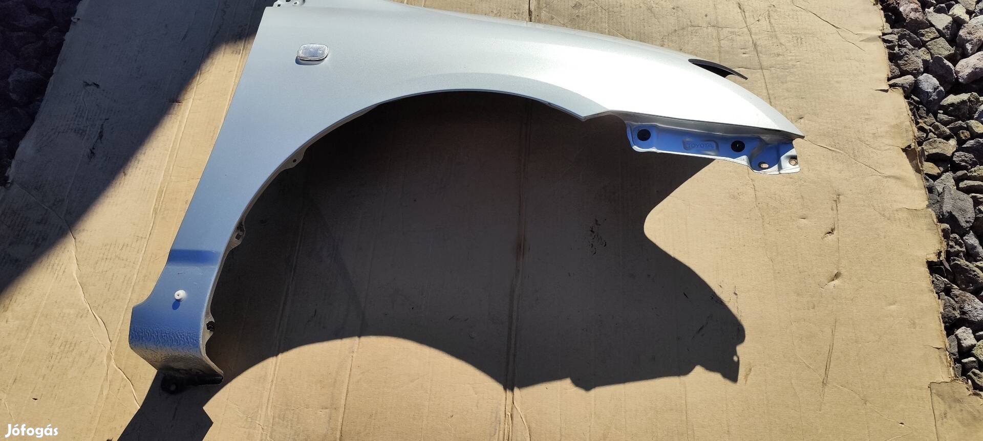 Toyota Corolla 1, 4 vvti jobb oldali sárvédő.