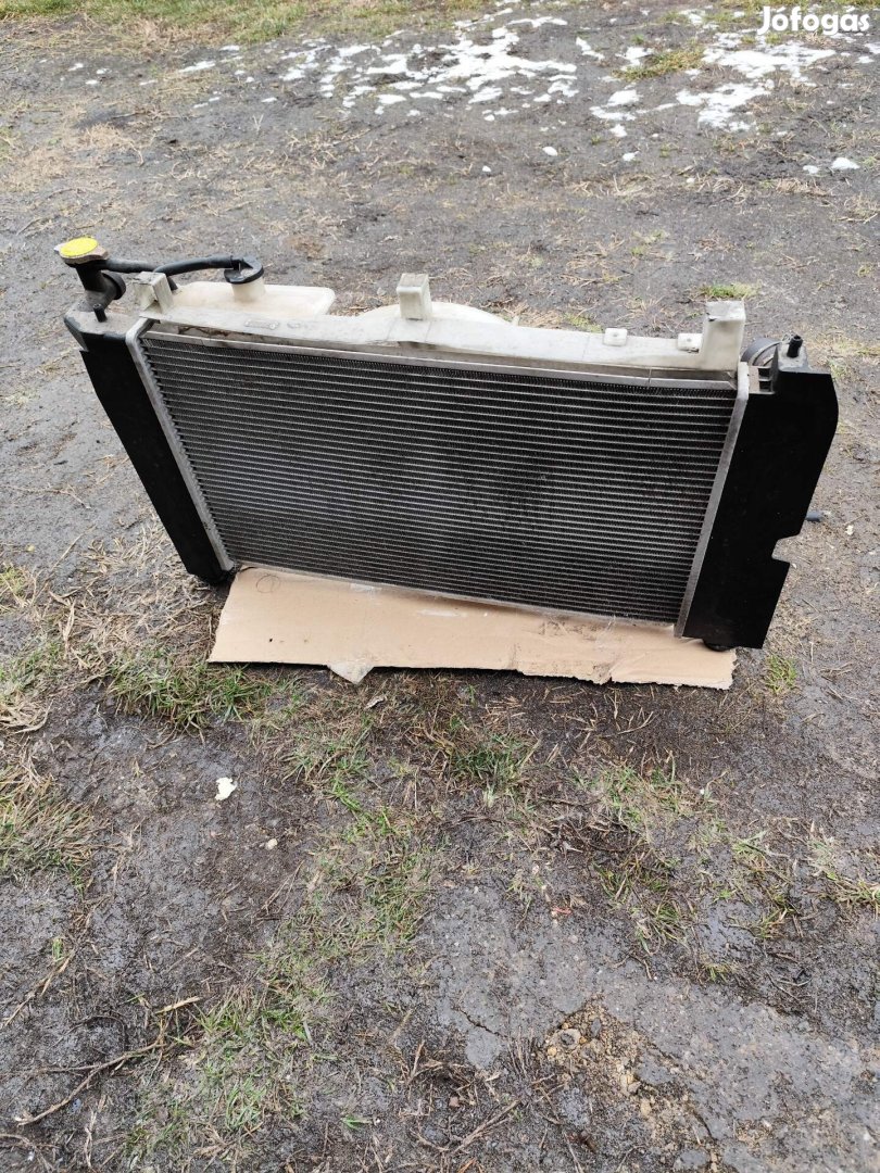 Toyota Corolla 1, 4 vvti vízhűtő.