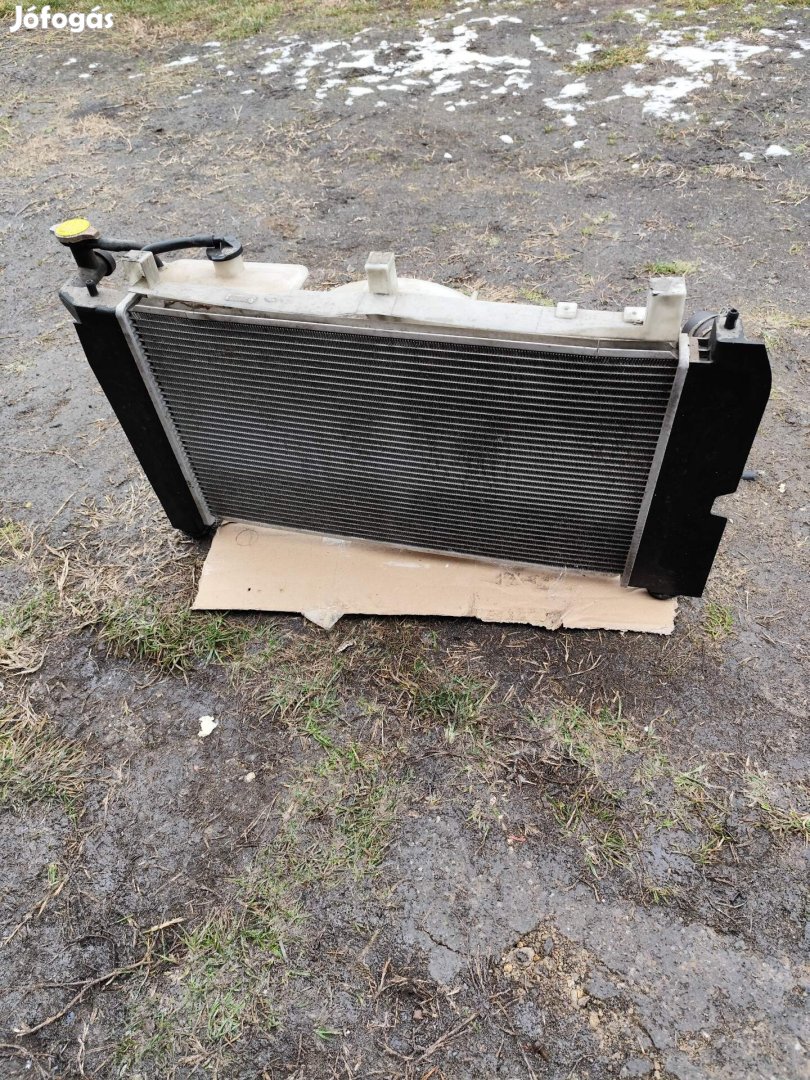 Toyota Corolla 1, 4 vvti vízhűtő ventilátorral együtt.