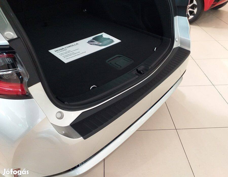 Toyota Corolla 2019- Touring lökhárítóvédő műanyag