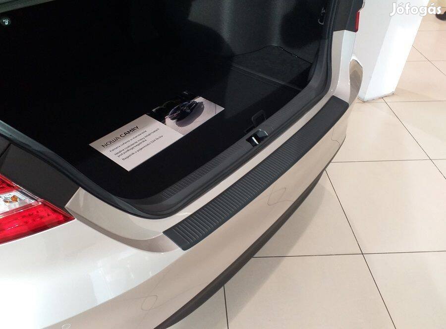 Toyota Corolla 2019- Touring lökhárítóvédő műanyag