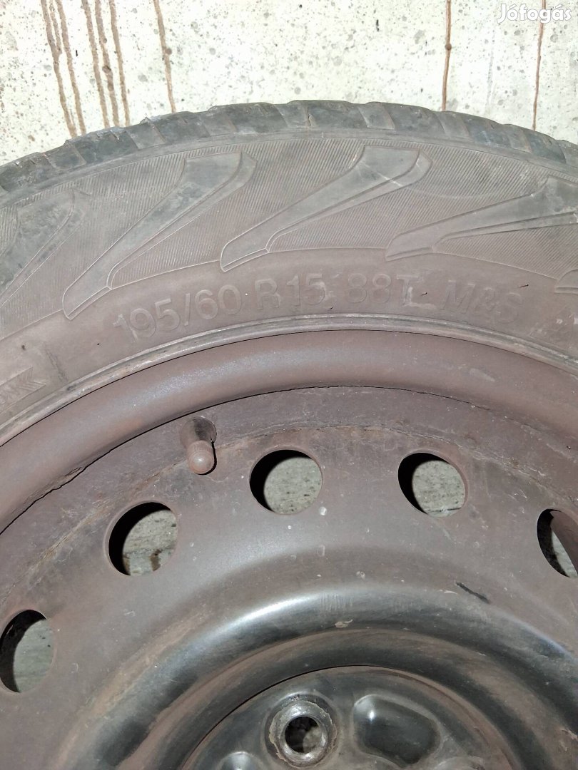 Toyota Corolla 4db felni gumival