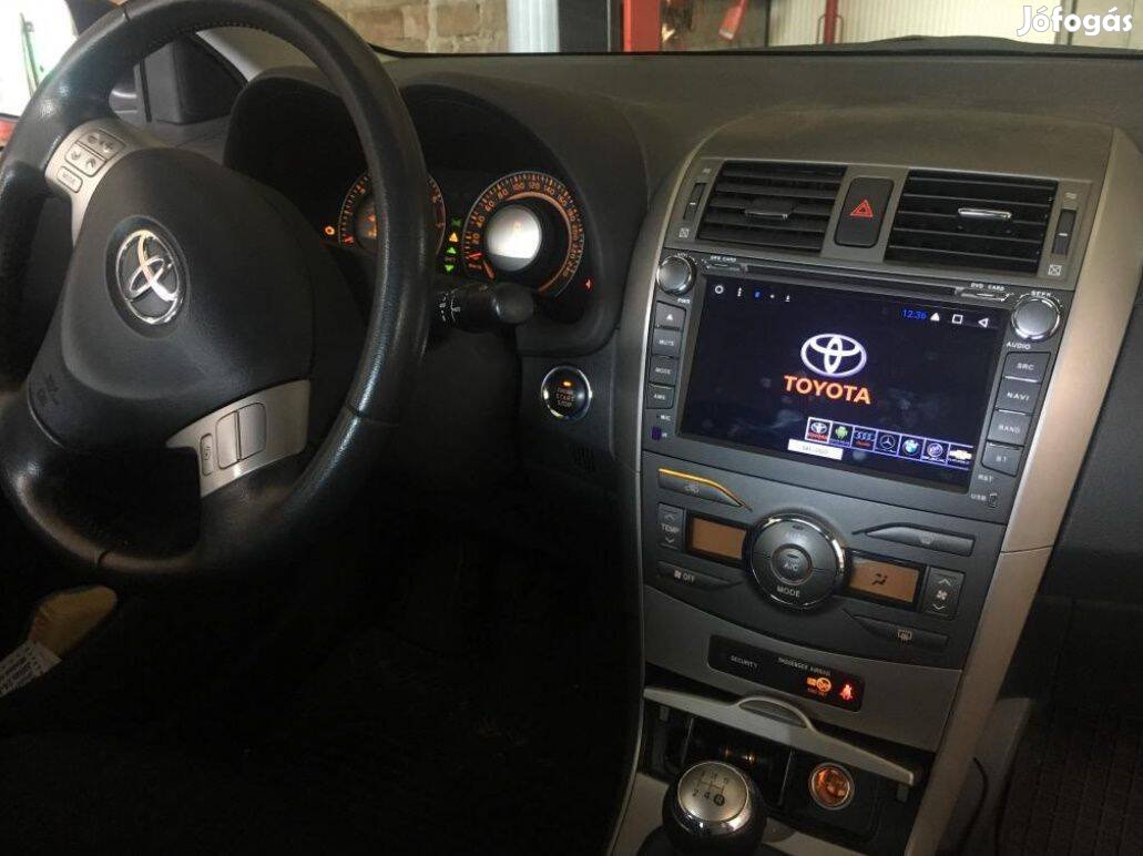 Toyota Corolla Carplay Multimédia Android GPS Rádió Tolatókamerával