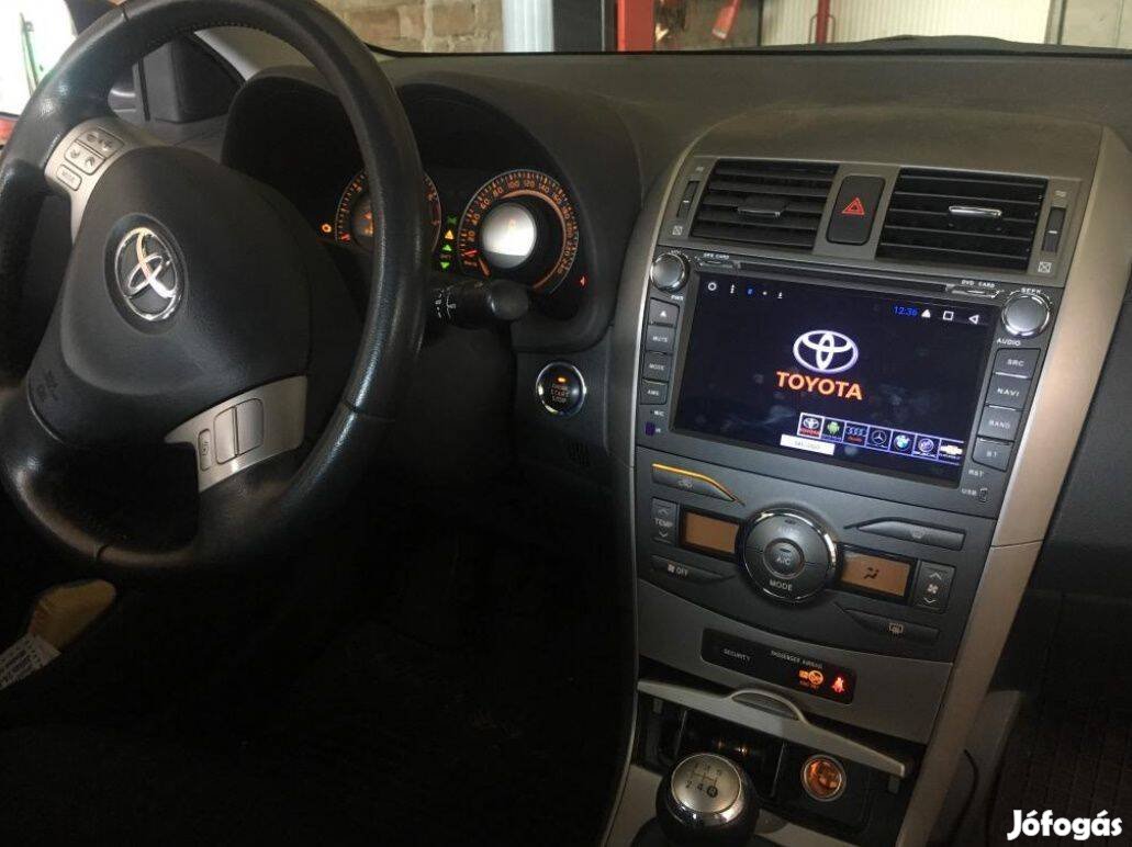 Toyota Corolla Multimédia Carplay GPS Rádió Tolatókamerával