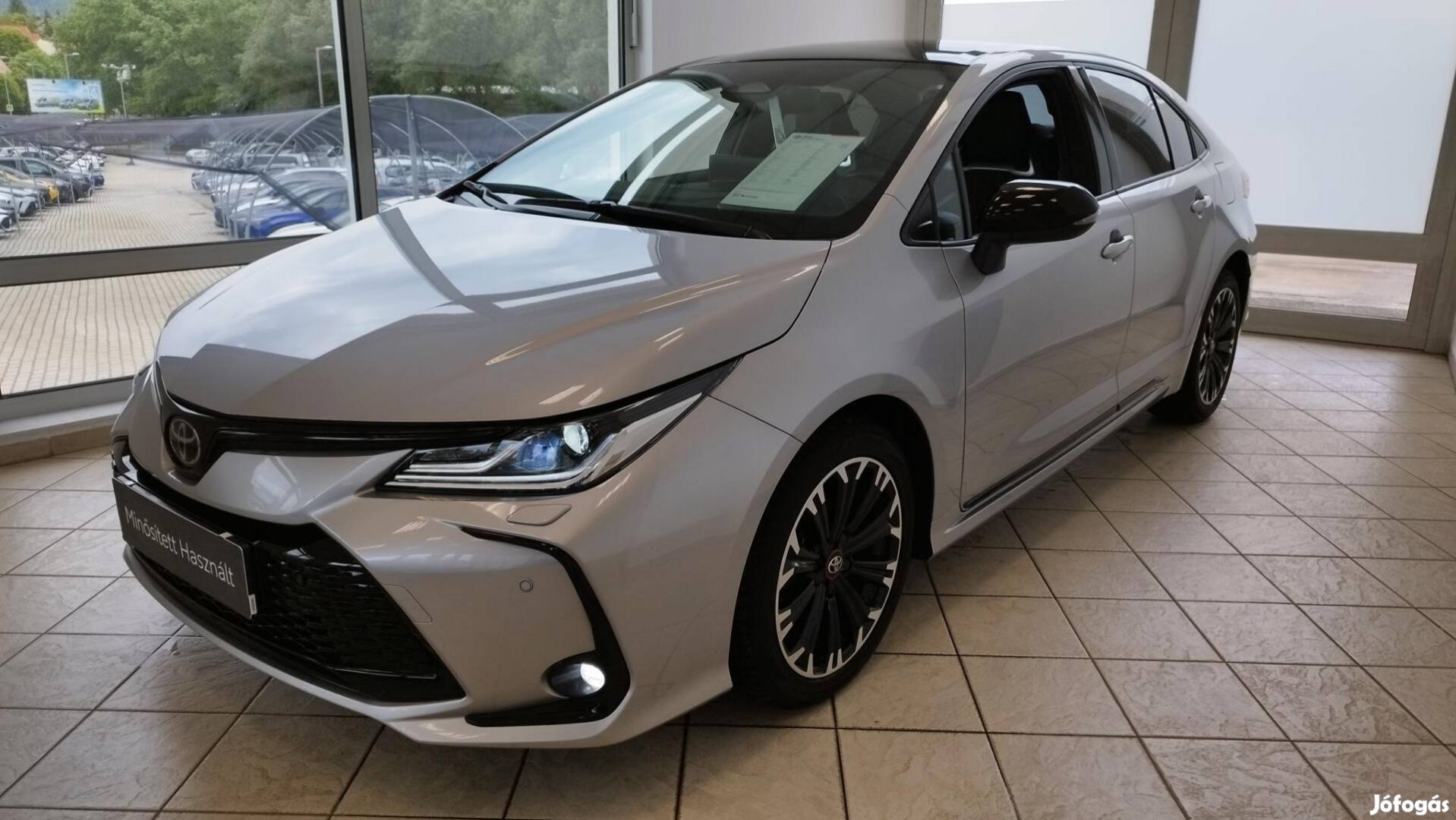Toyota Corolla Sedan 1.8 Hybrid GR-Sport e-CVT...