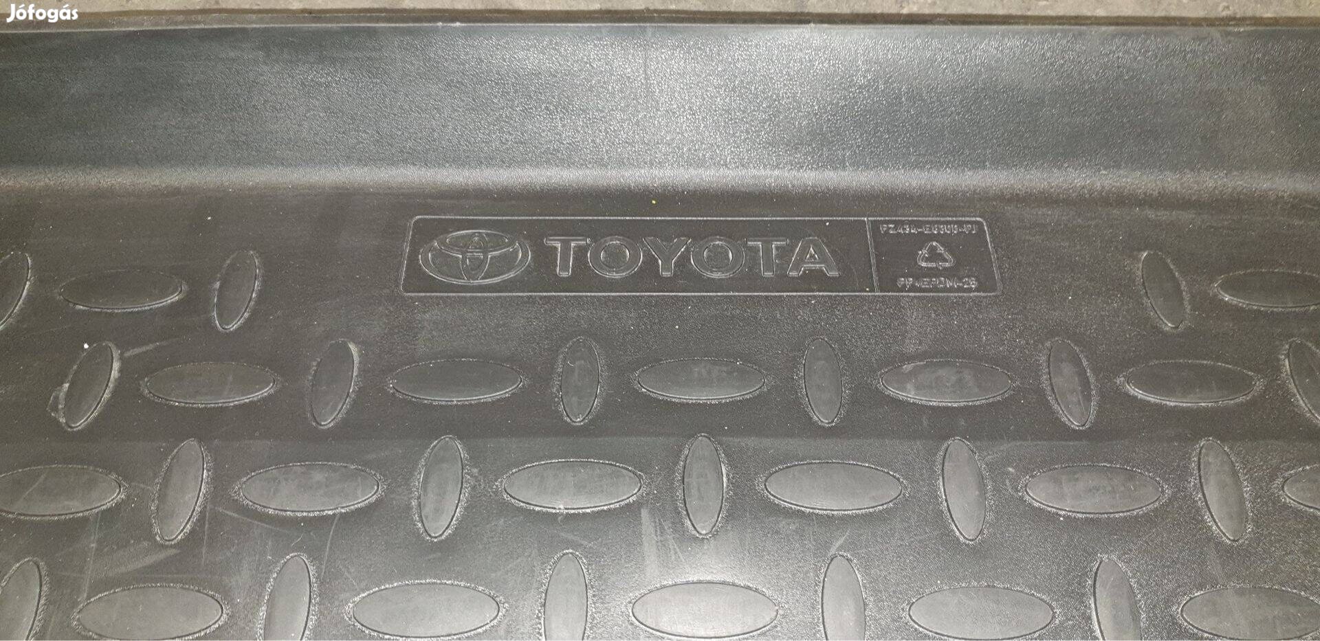 Toyota Corolla Verso ( 2002-2004) gyári csomagtér tálca