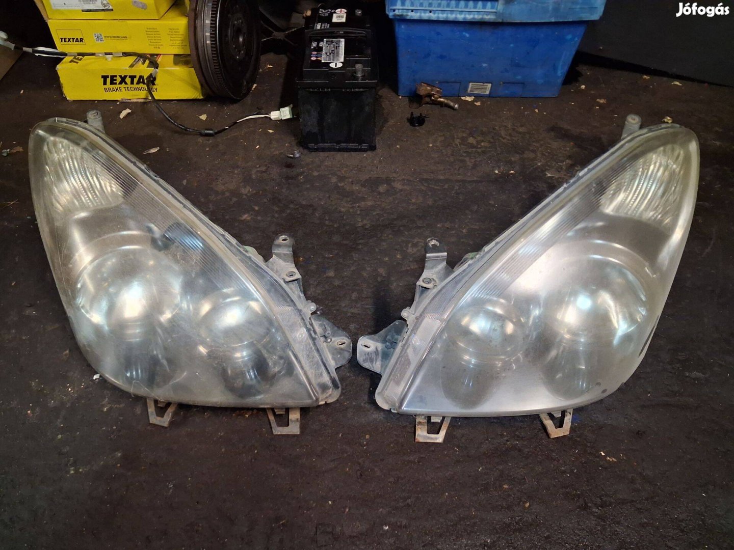 Toyota Corolla Verso fényszórók 2007-től facelift