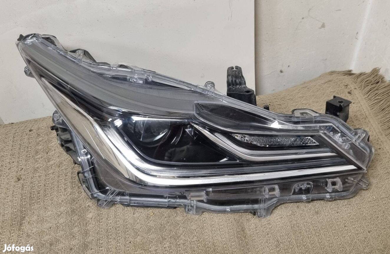 Toyota Corolla (E210) Jobb Fényszóró 8111002t5100