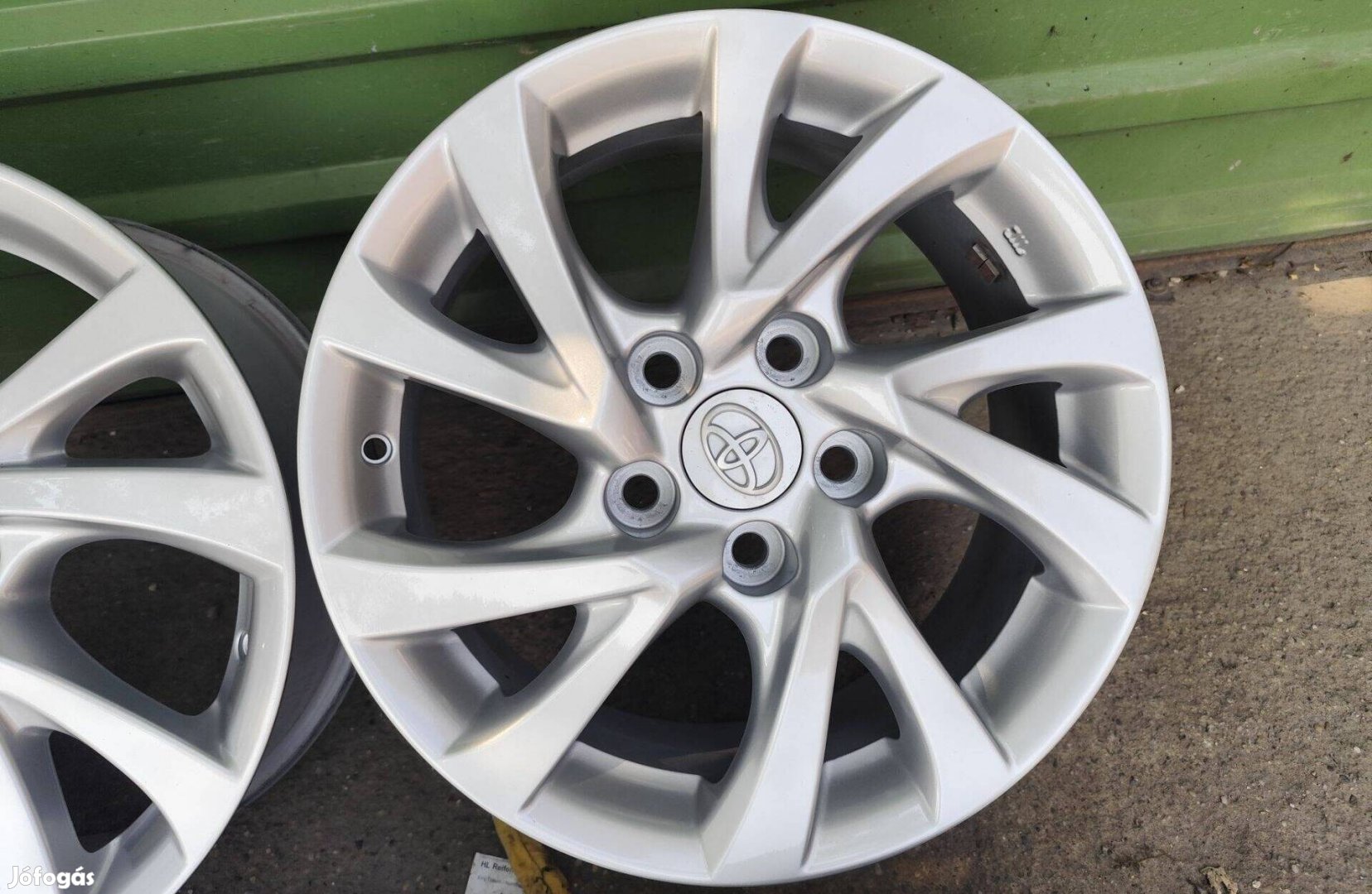 Toyota Corolla auris gyári alufelni 5x114,3 16"