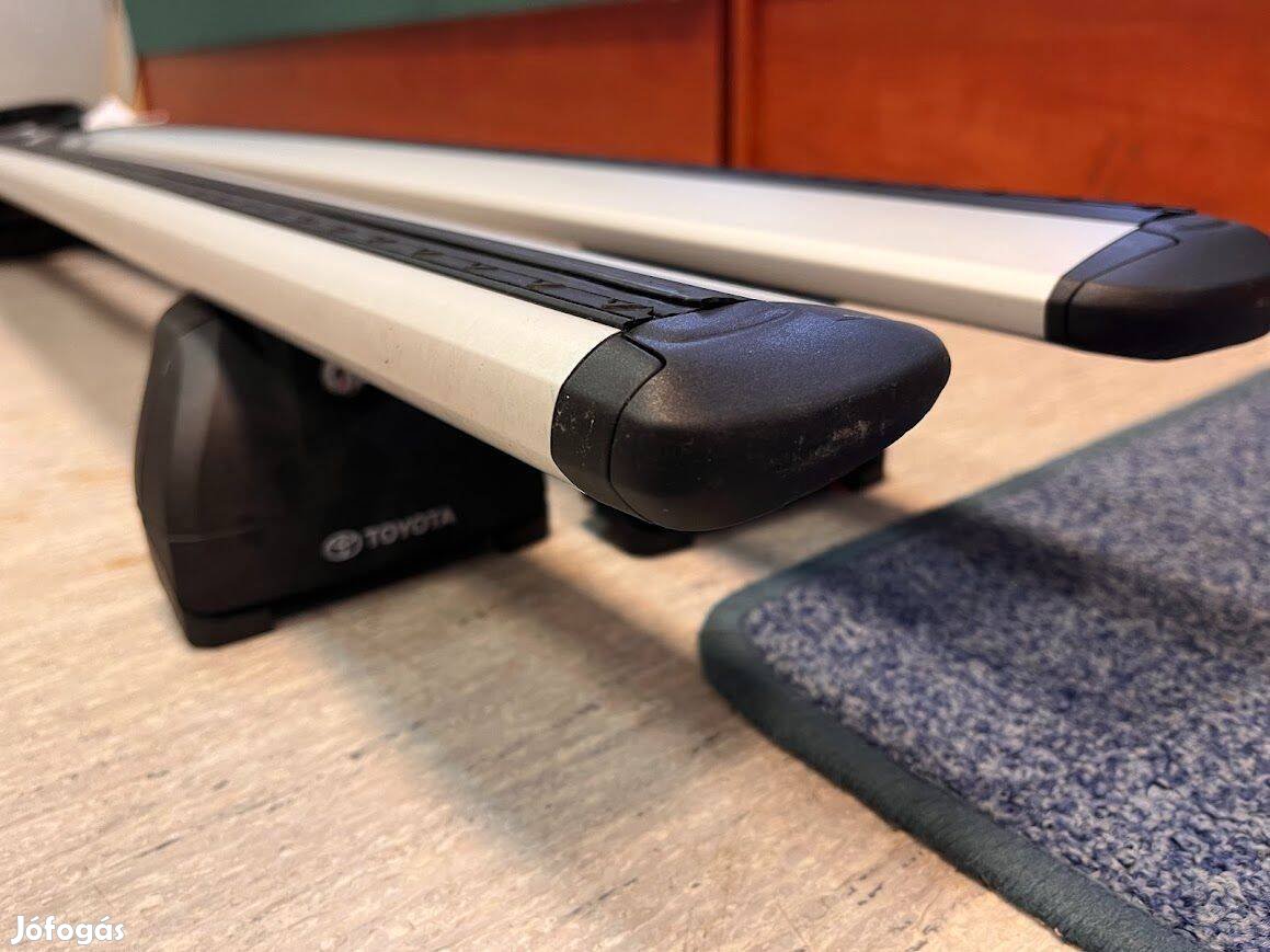 Toyota Corolla combi és Toyota Yaris Cross gyári tetőcsomagtartó