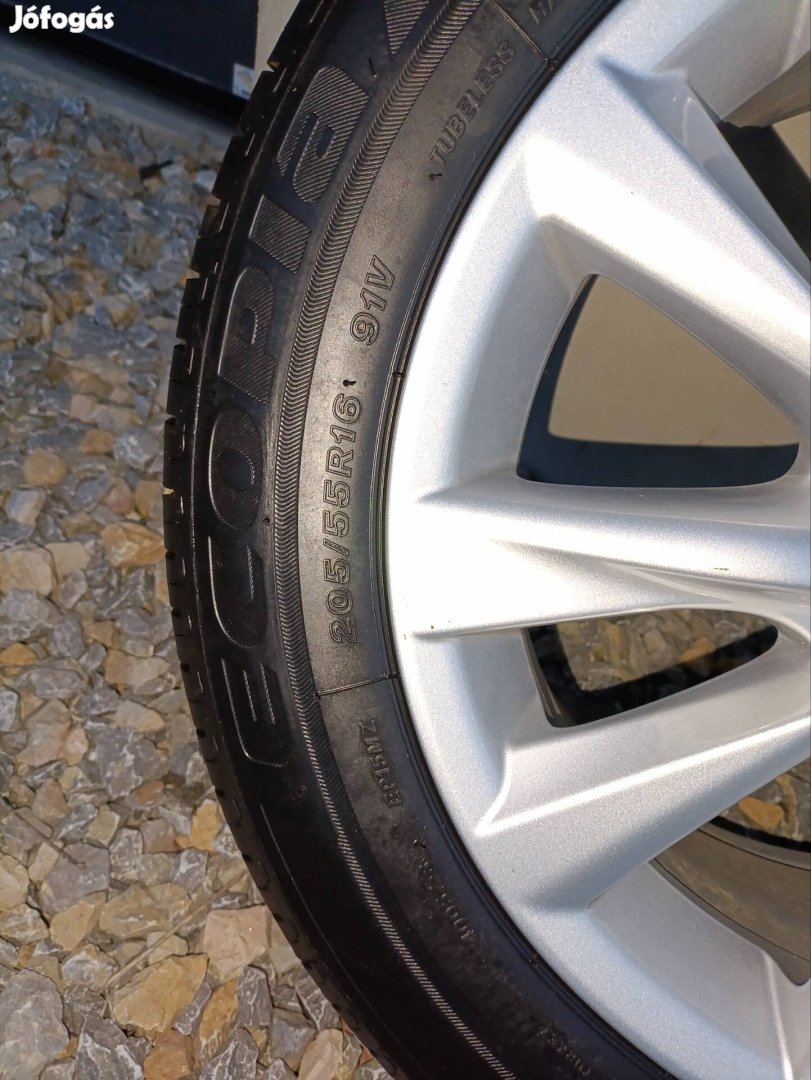 Toyota Corolla gyári r16' alufelni szett nyári gumival 