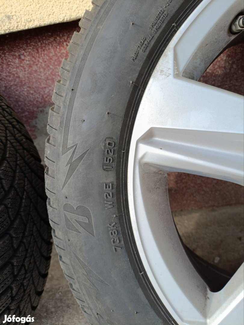 Toyota Corolla gyári r16' alufelni téli gumival 