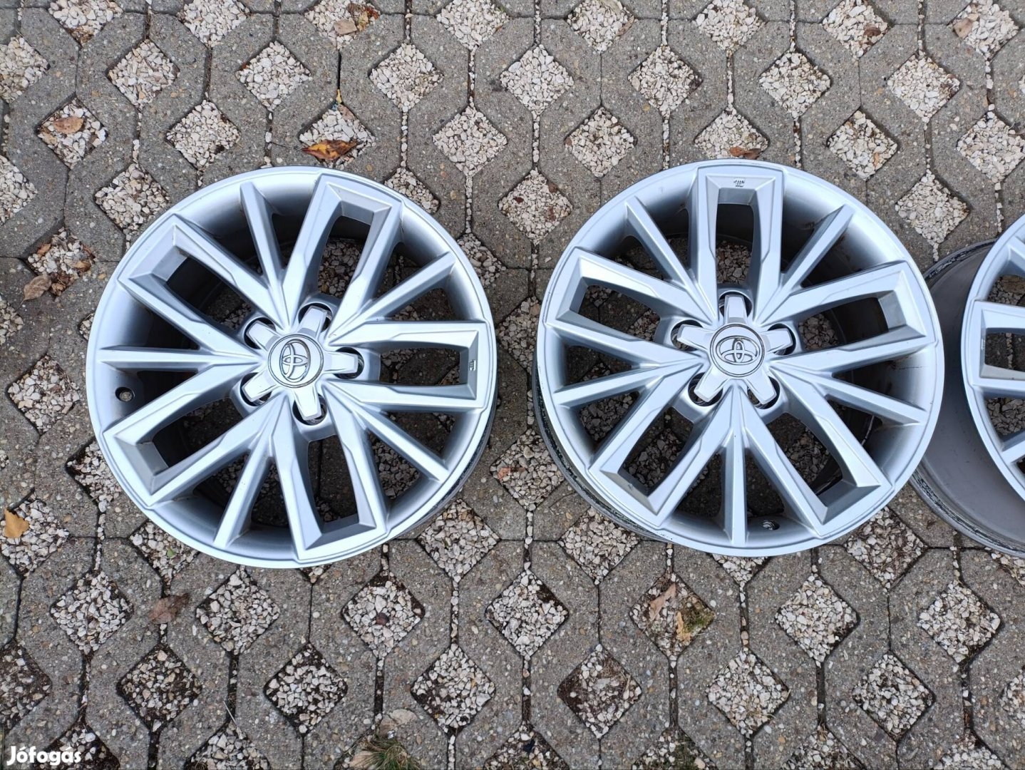 Toyota Corolla gyári r17' alufelni szenzorral 