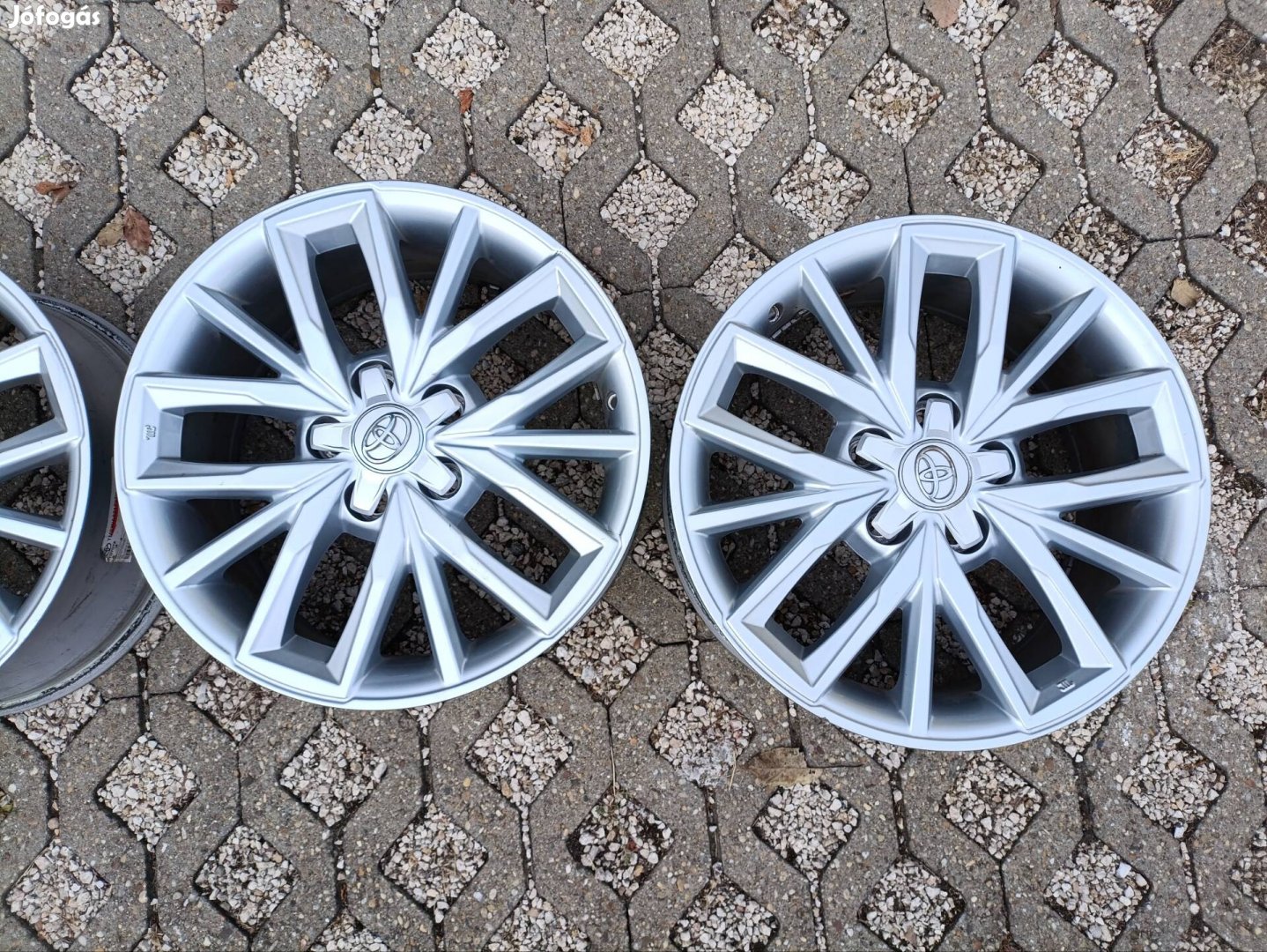 Toyota Corolla gyári r17' alufelni szenzorral 