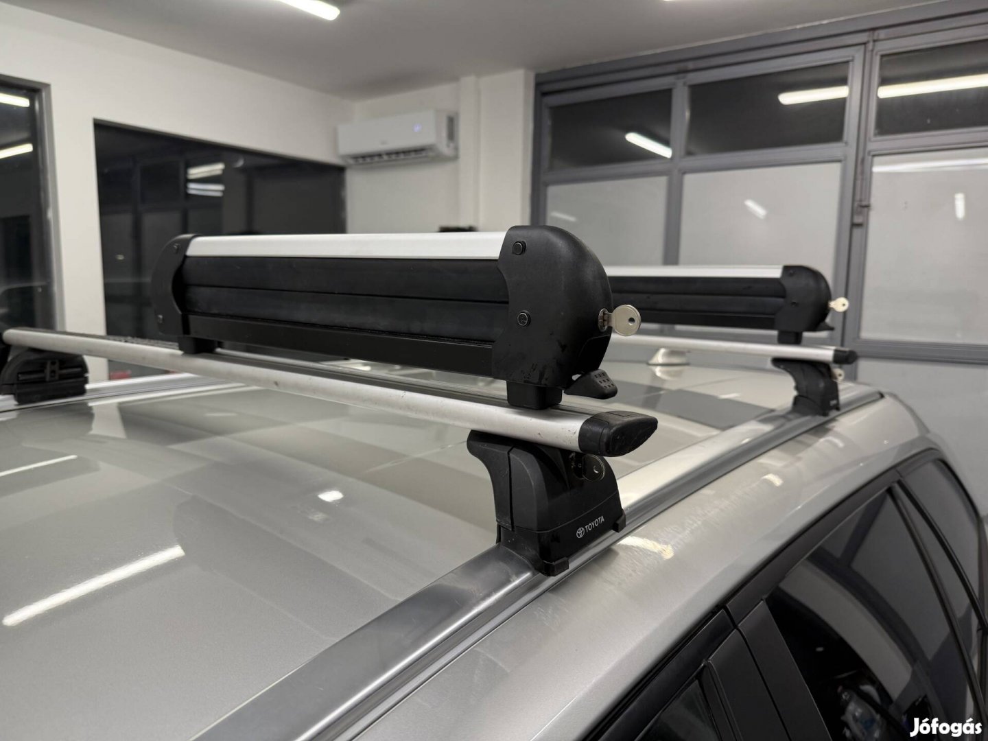 Toyota Corolla gyári tetőcsomagtartó 2019-től