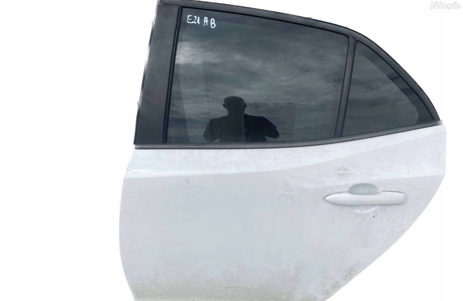 Toyota Corolla hatchback bal hátsó fehér ajtó