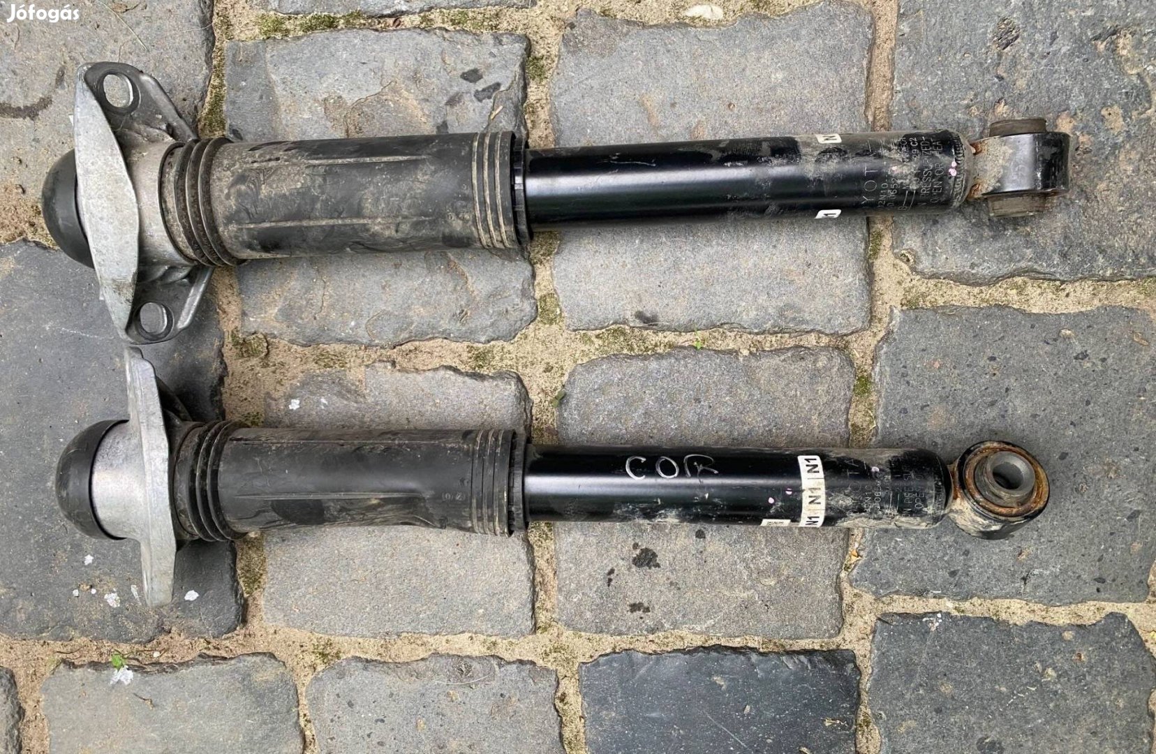 Toyota Corolla hátsó lengéscsillapitó