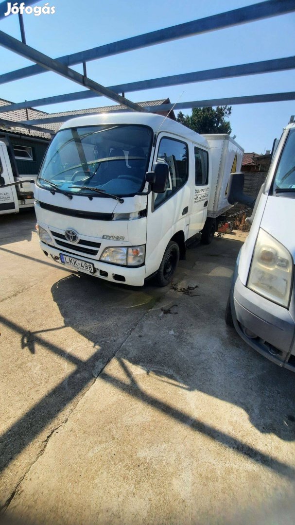 Toyota DINA duplafülkés, dobozos kishaszonjármű