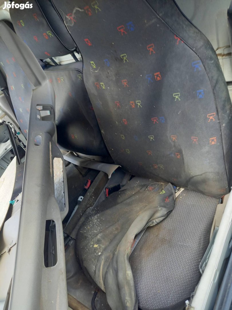 Toyota Dyna 100,150 ülések eladók.