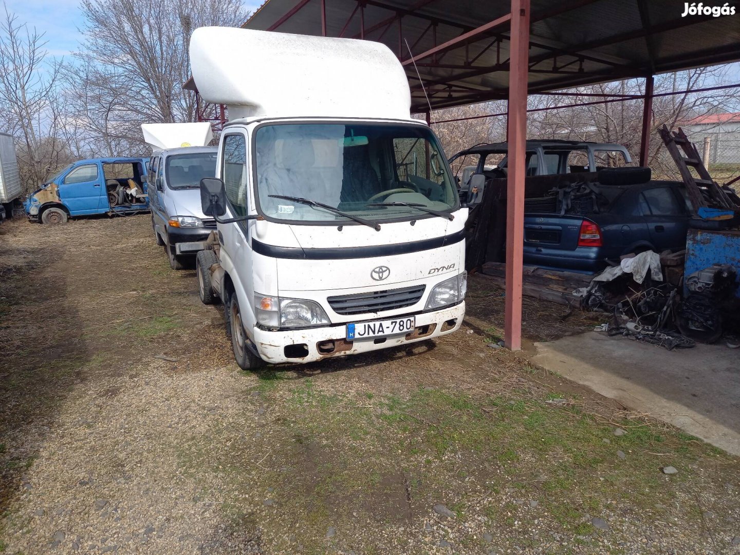 Toyota Dyna 100 2.5d-4d alvázasként eladó. 