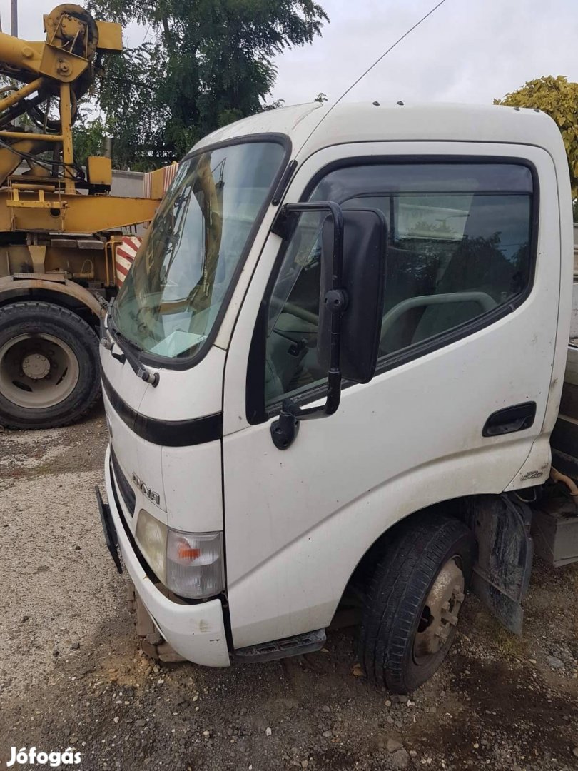 Toyota Dyna.. 150..100 motor. váltó és egyéb alkatrészek. 