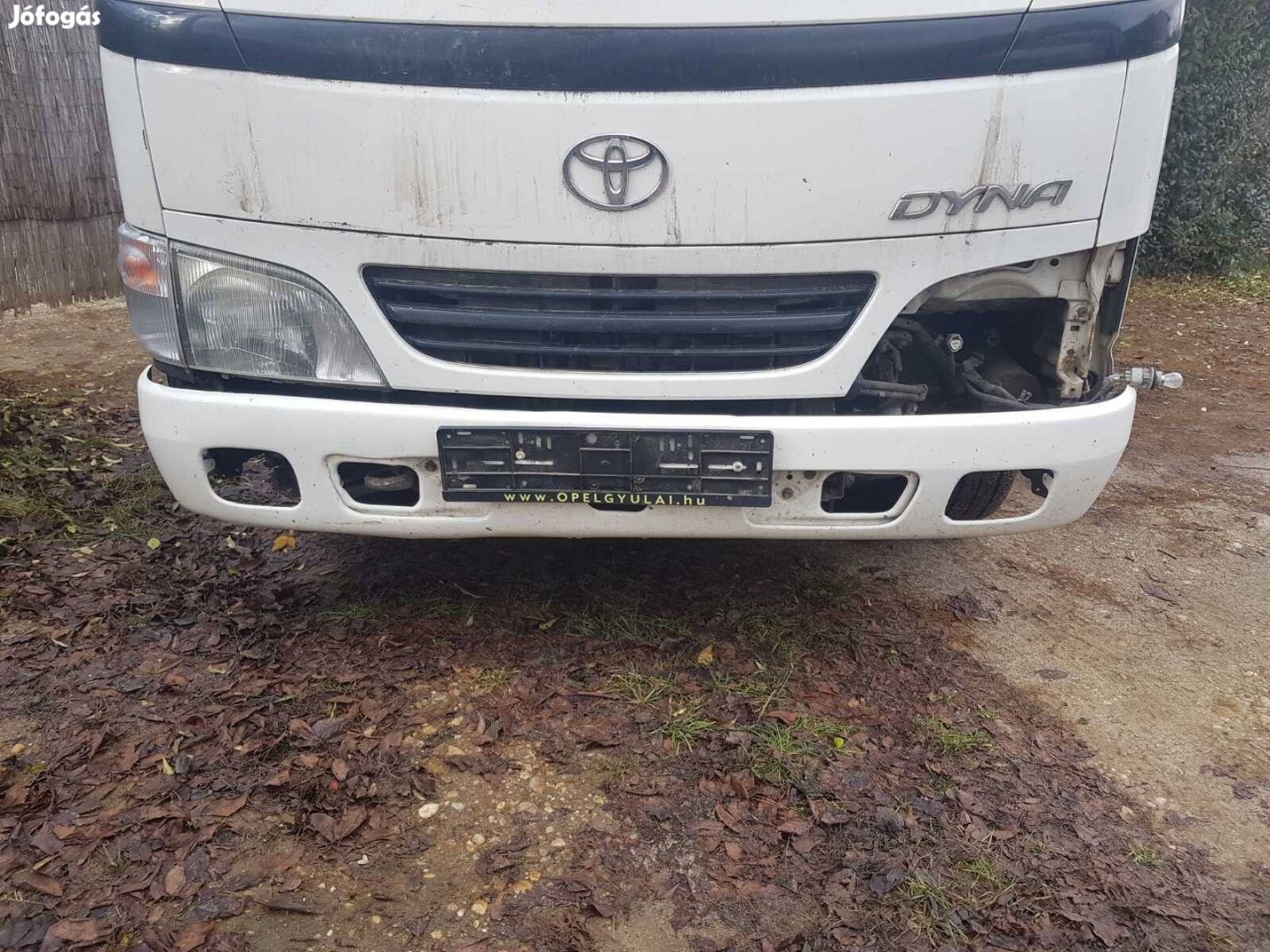 Toyota Dyna ajtók. első lökhárító. 