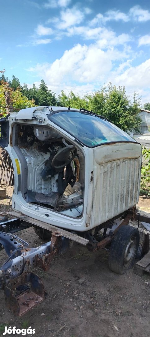 Toyota Dyna fülke eladó. 