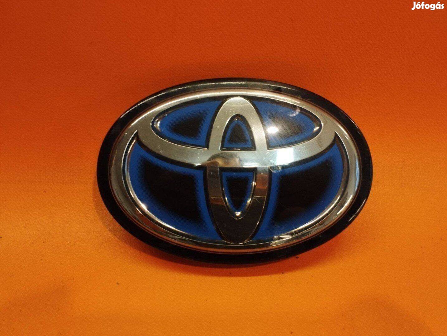 Toyota Embléma távolságtartós 53141-33130 M.25