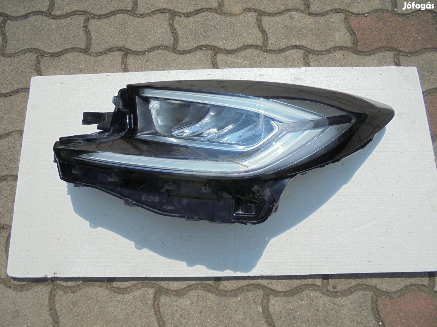 Toyota Full Led fényszóró ( sérűlt ) eladó