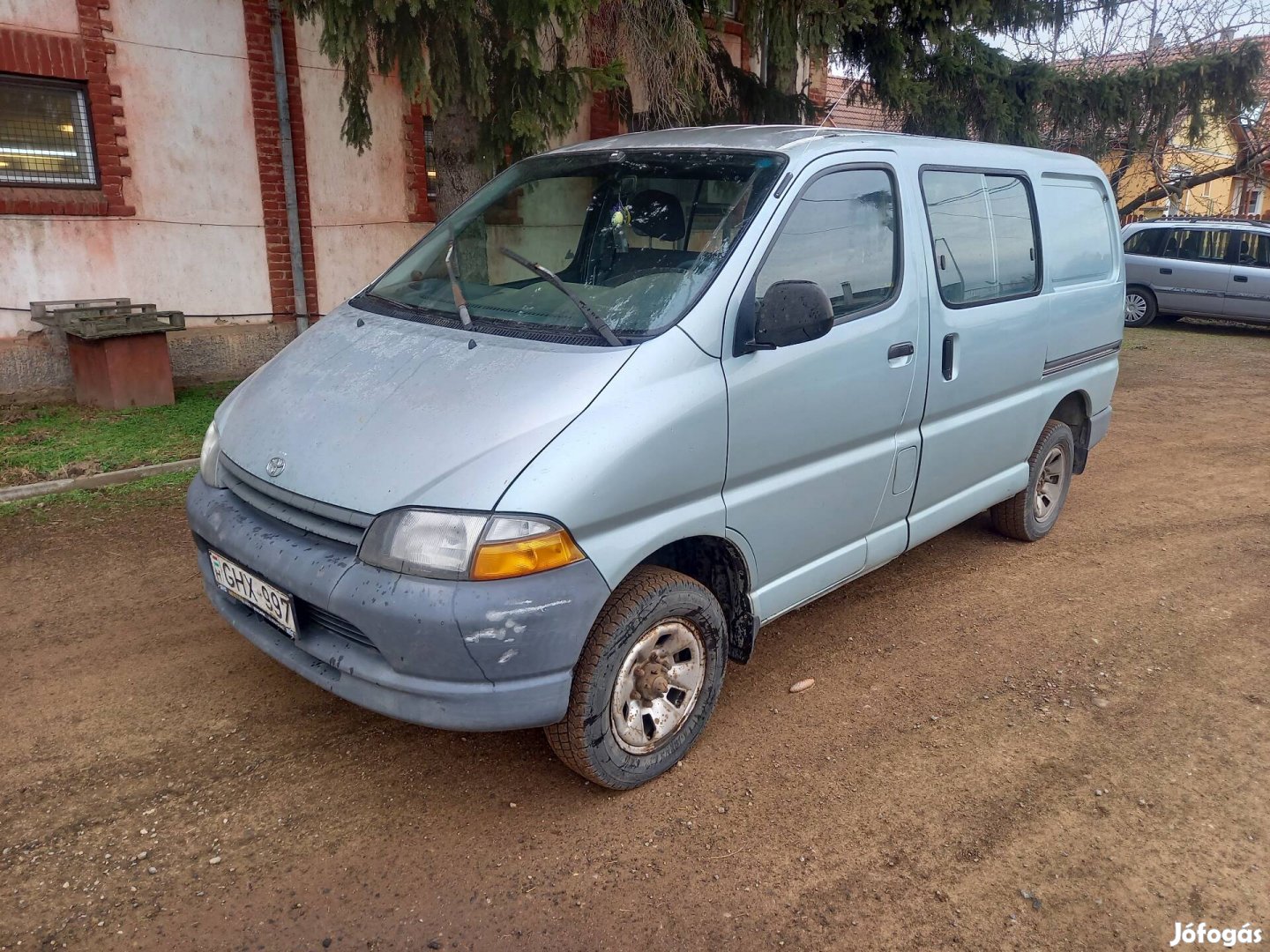 Toyota Hiace 2.4TD 4x4 6személyes. 