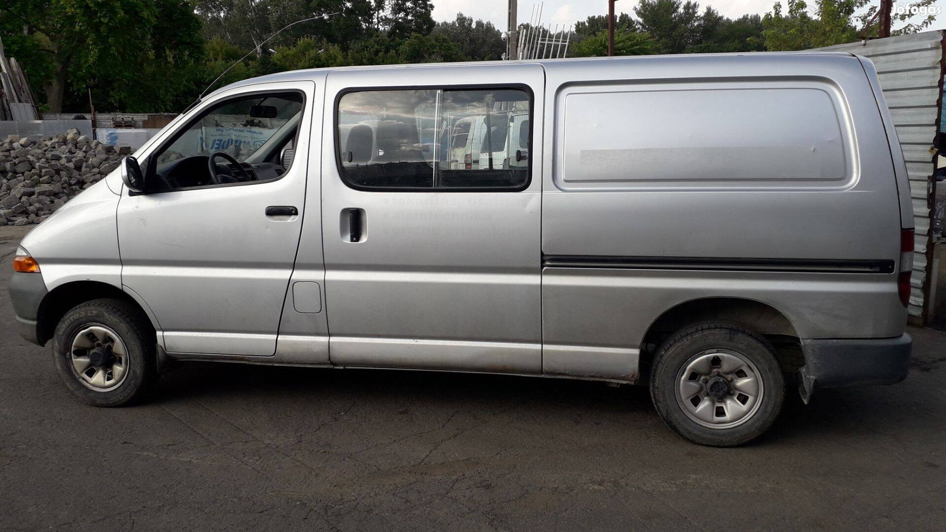 Toyota Hiace 2.4 TD turbós motor