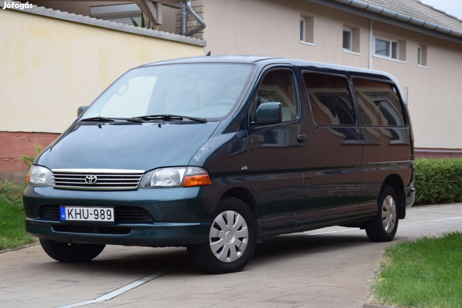 Toyota Hiace 2.5 D4D, hosszú, gyári kisbusz