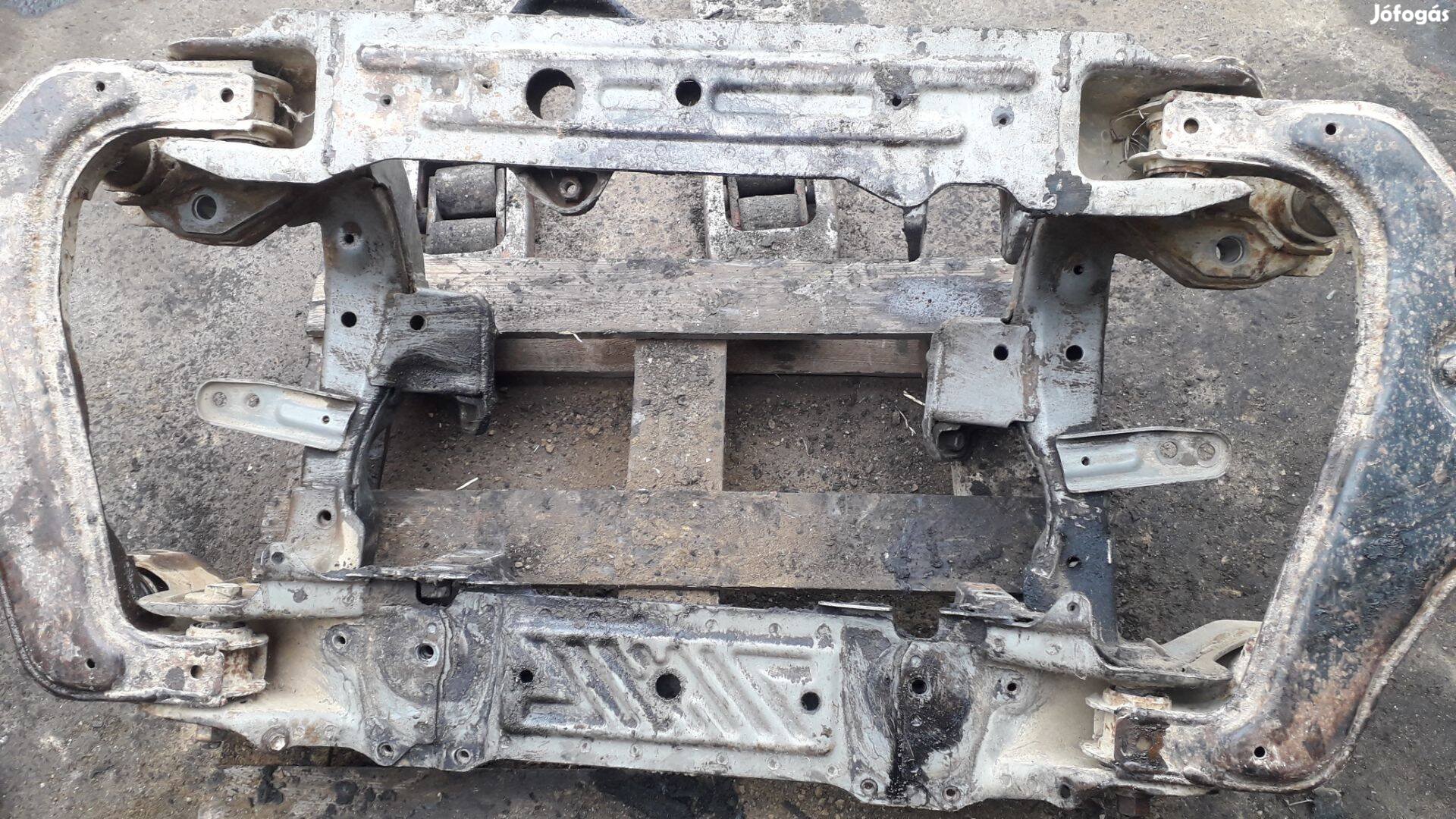 Toyota Hiace 96-tól 4WD, 4X4 első bölcső