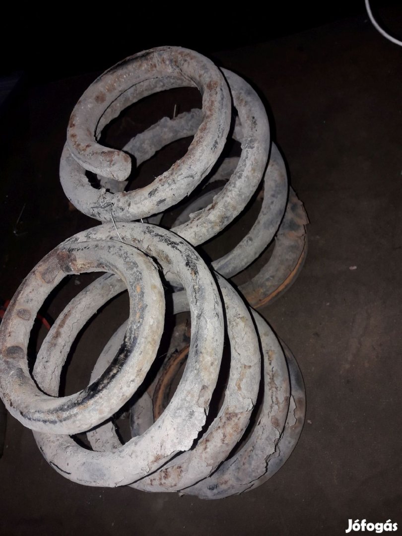 Toyota Hiace Hátsó Rugó Pár